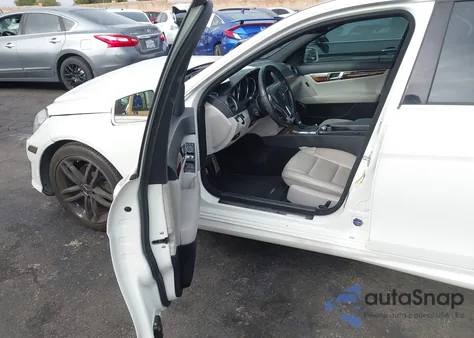 2012 Mercedes-Benz C 250 Sport из США, поврежденный, VIN WDDGF4HBXCR200528